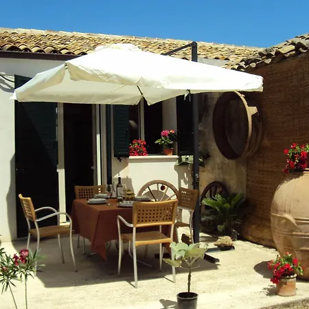 La Fattoria Country house *